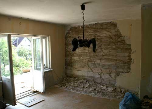 Сколько стоит демонтаж стены в квартире